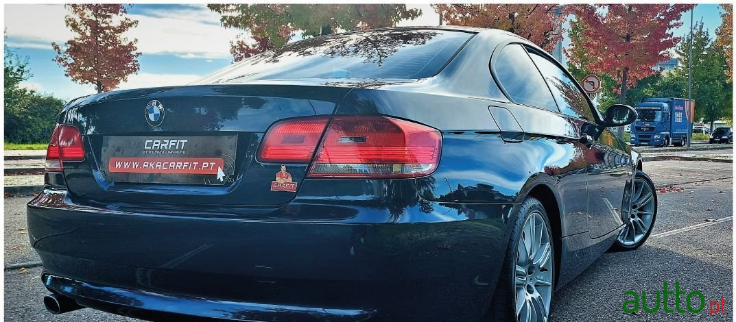 2009' BMW 320 photo #2