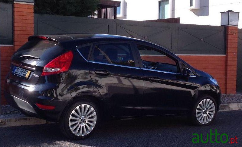 2010' Ford Fiesta Titanium 1.4 Tdci photo #3