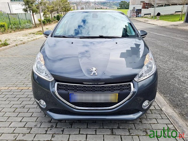 2014' Peugeot 208 photo #2
