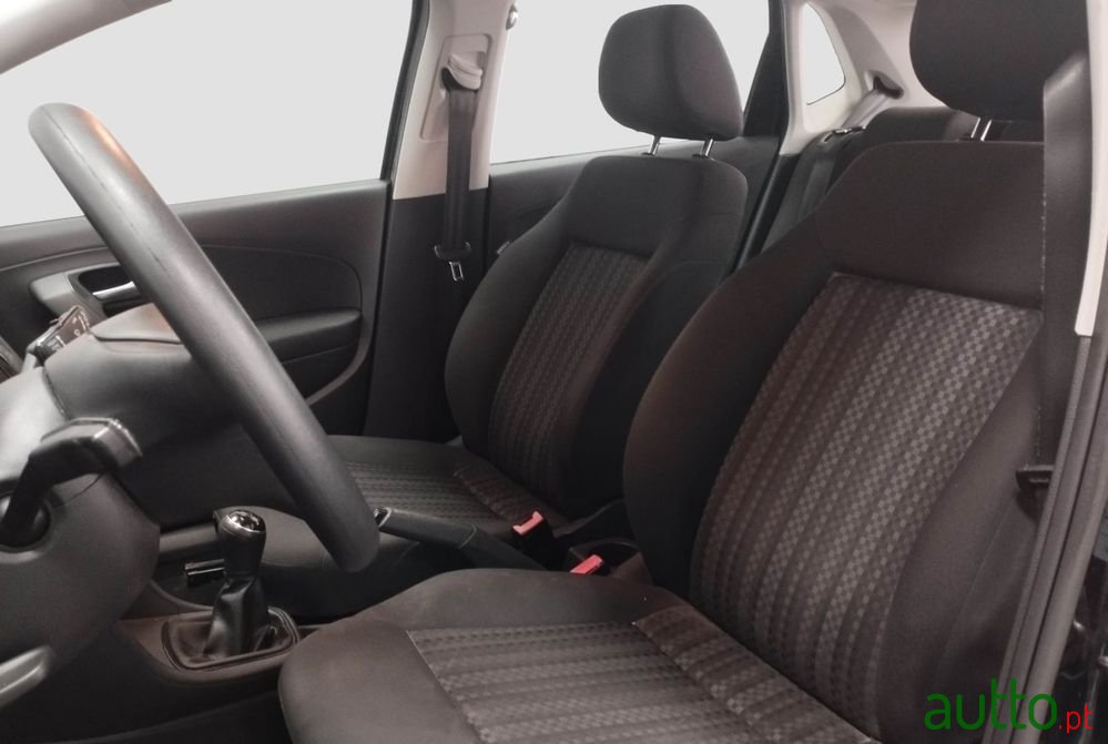 2015' Volkswagen Polo photo #5