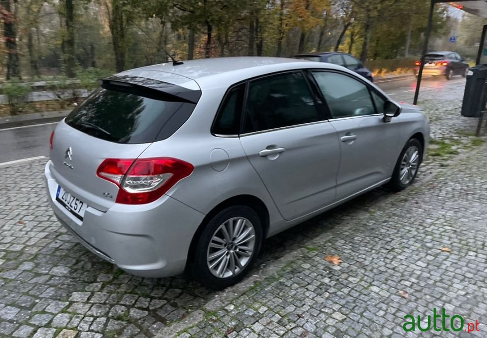 2011' Citroen C4 photo #6