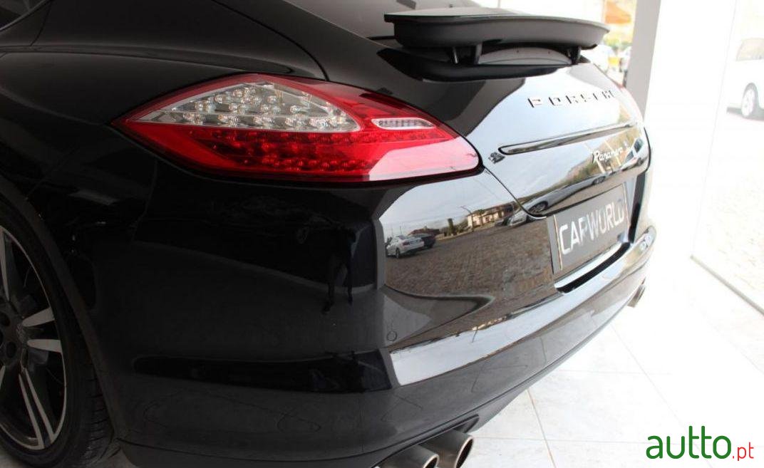 2011' Porsche Panamera Panamera Black Edition photo #2