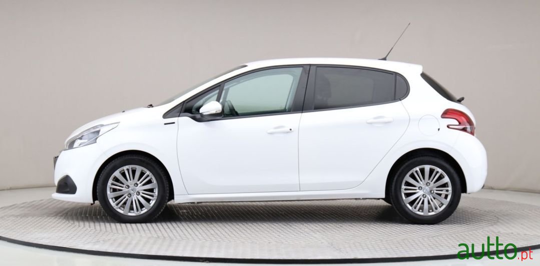 2018' Peugeot 208 photo #2