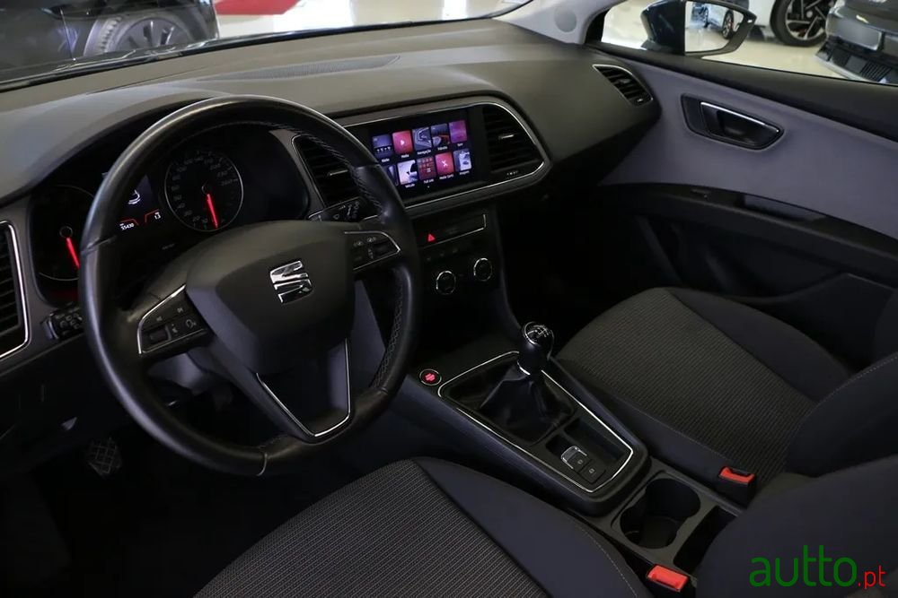 2020' SEAT Leon 1.0 Ecotsi Style S/S photo #2