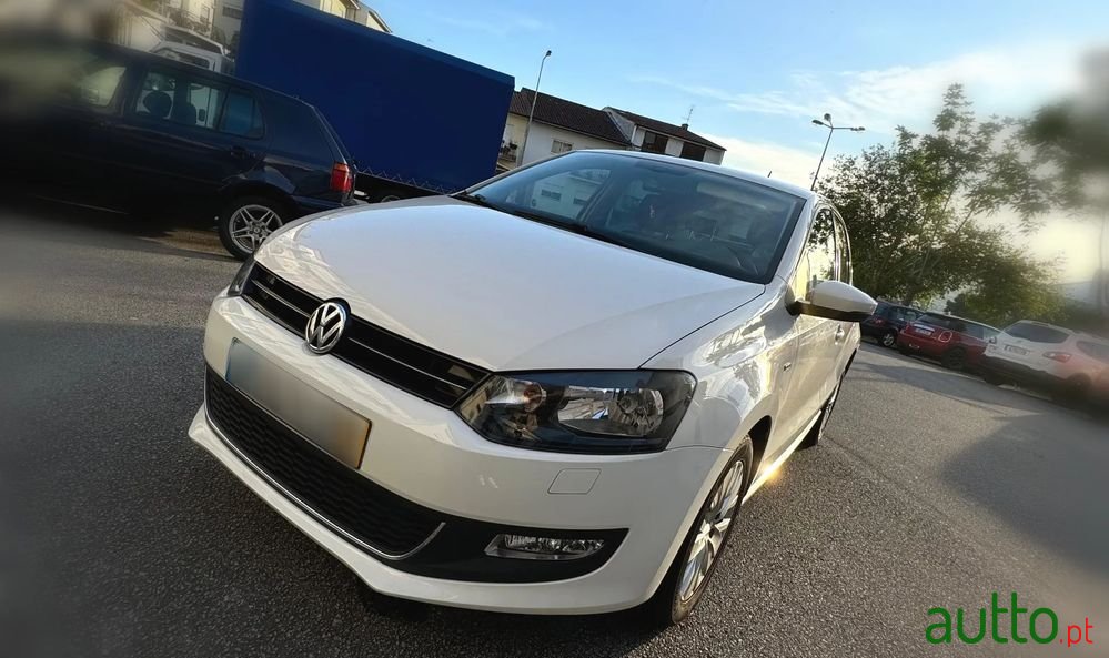 2013' Volkswagen Polo 1.2 Tdi Life photo #1