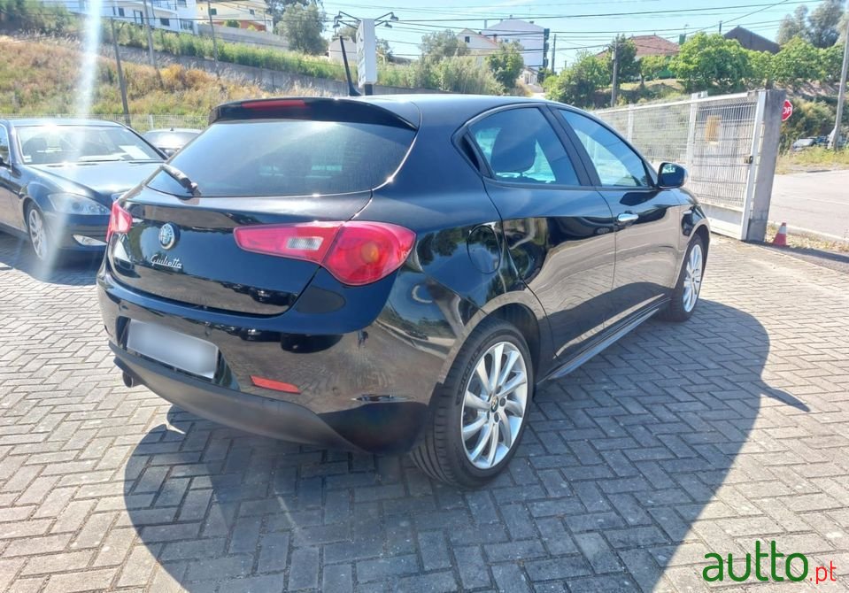 2014' Alfa Romeo Giulietta photo #5