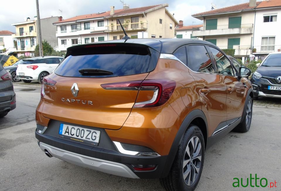 2020' Renault Captur photo #3