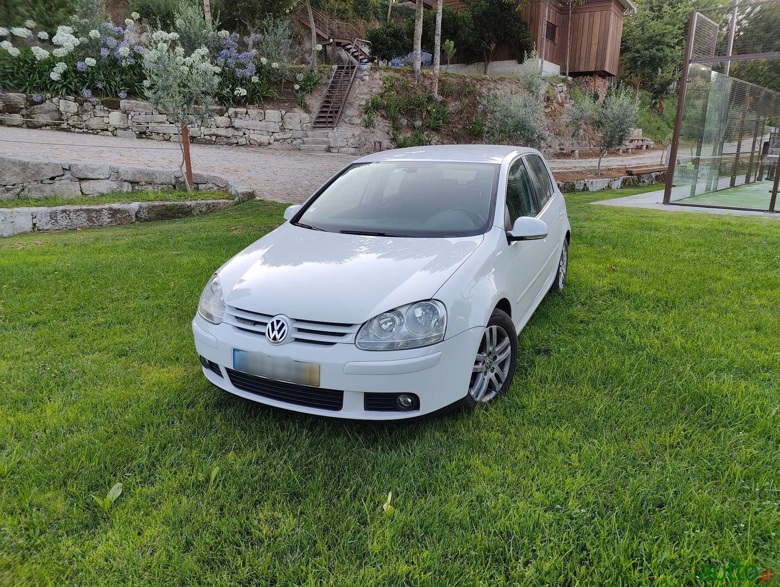 2008' Volkswagen Golf photo #5