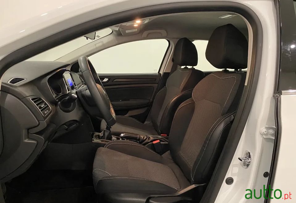 2018' Renault Megane Sport Tourer photo #6