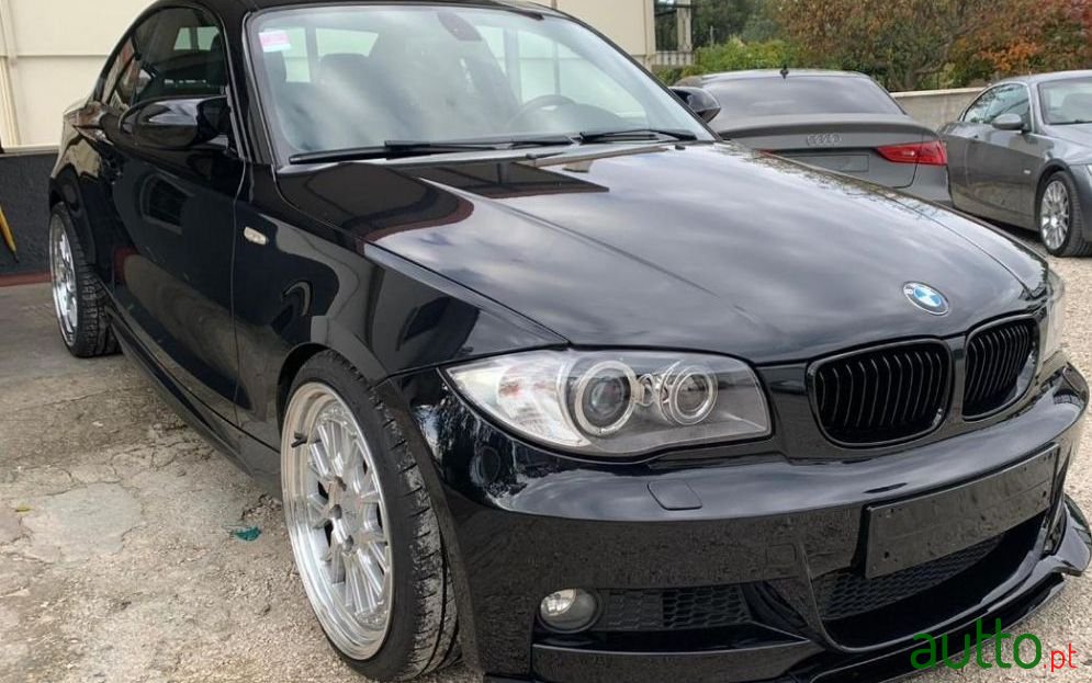 2009' BMW 120 photo #1