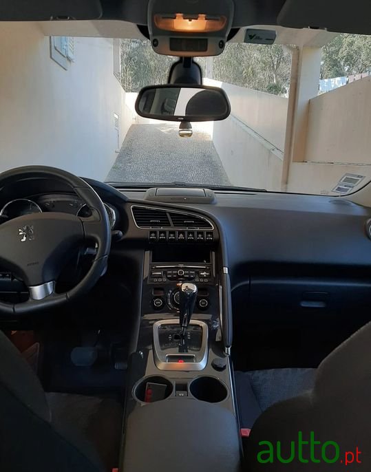 2010' Peugeot 3008 photo #3