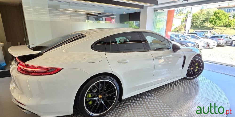 2017' Porsche Panamera 4 E-Hybrid photo #5