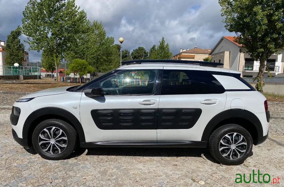 2015' Citroen C4 Cactus photo #2