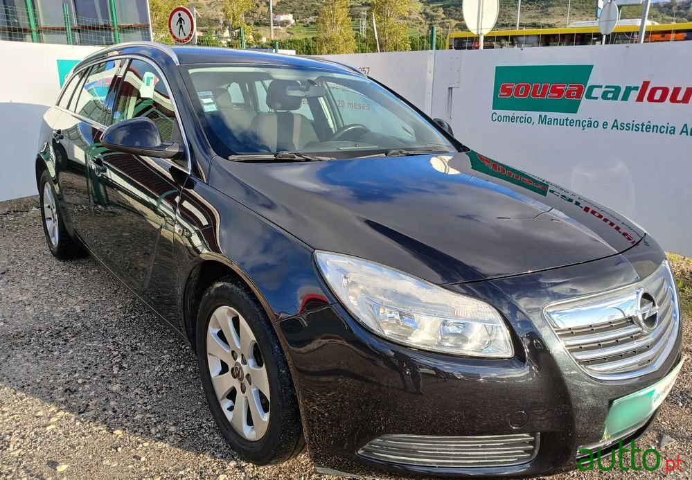 2011' Opel Insignia Sports Tourer photo #3