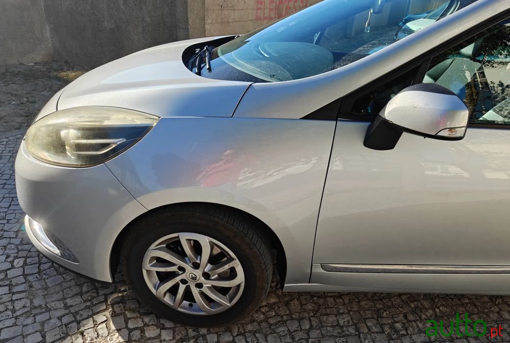 2015' Renault Grand Scenic photo #1