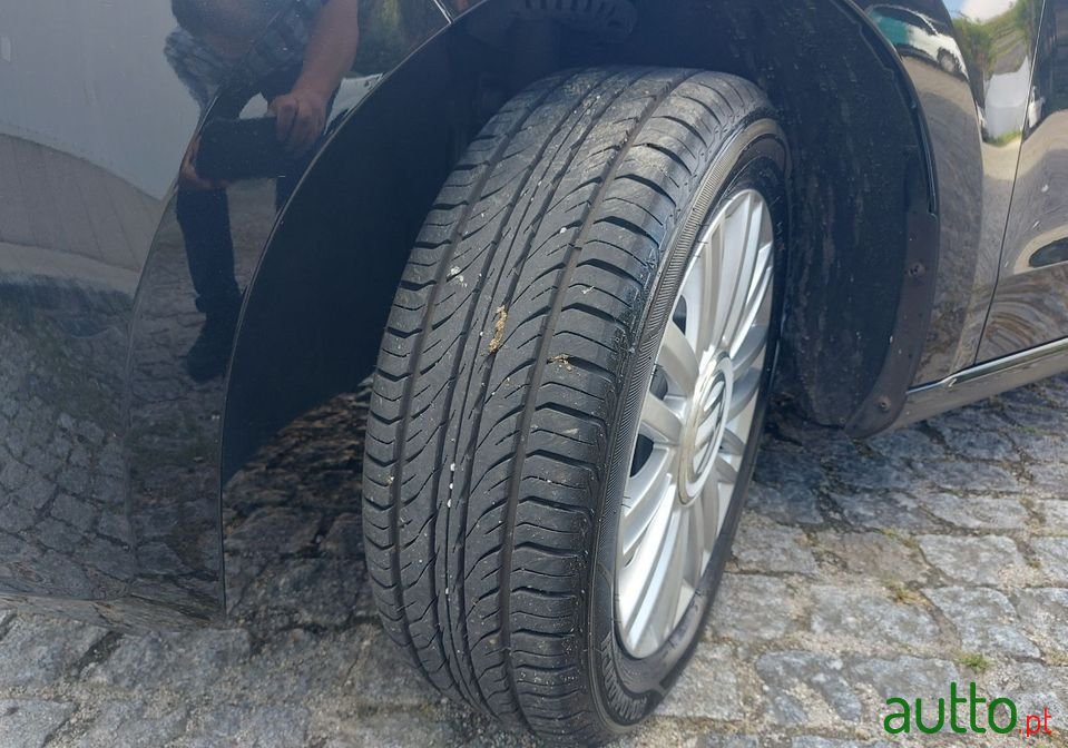 2018' Volkswagen Up photo #5