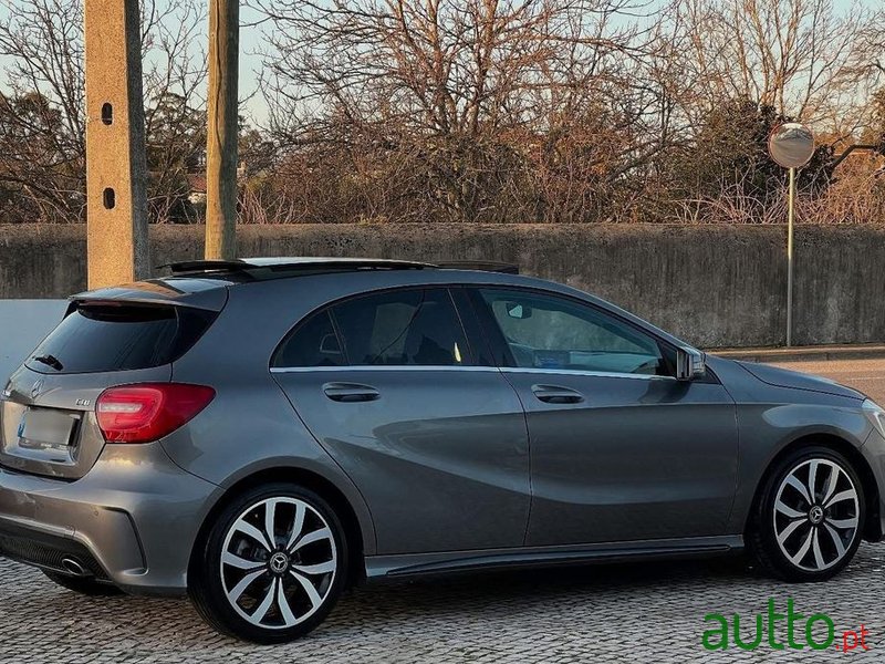 2012' Mercedes-Benz Classe A photo #5