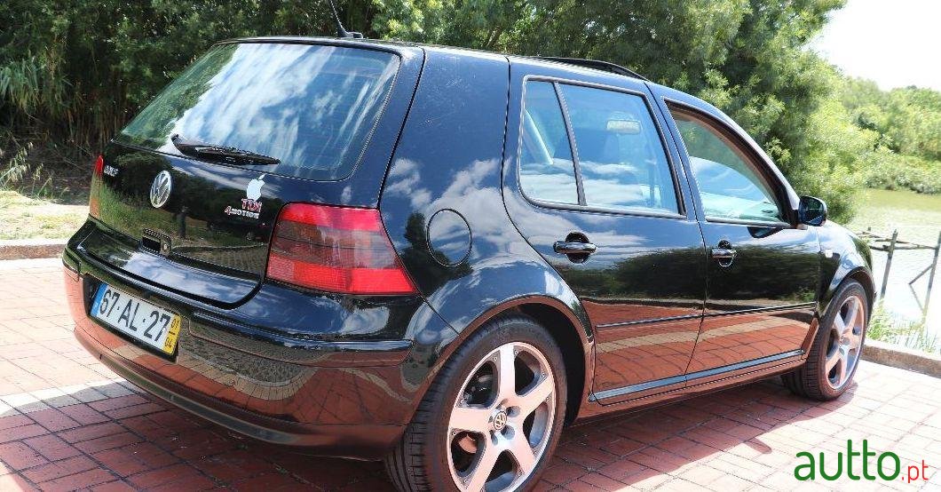 2001' Volkswagen Golf photo #5