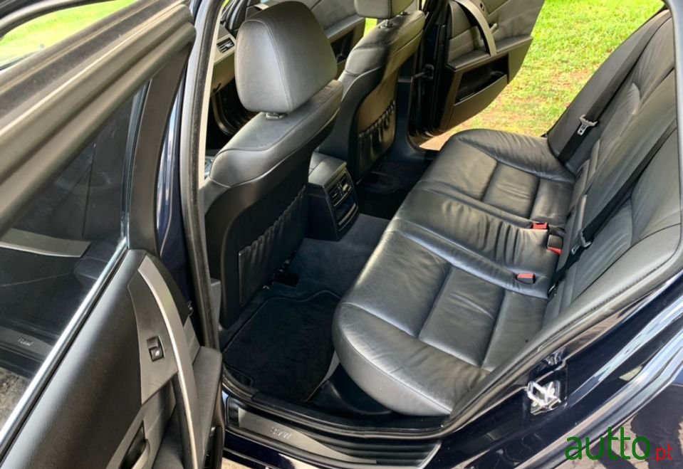 2006' BMW 520 photo #6