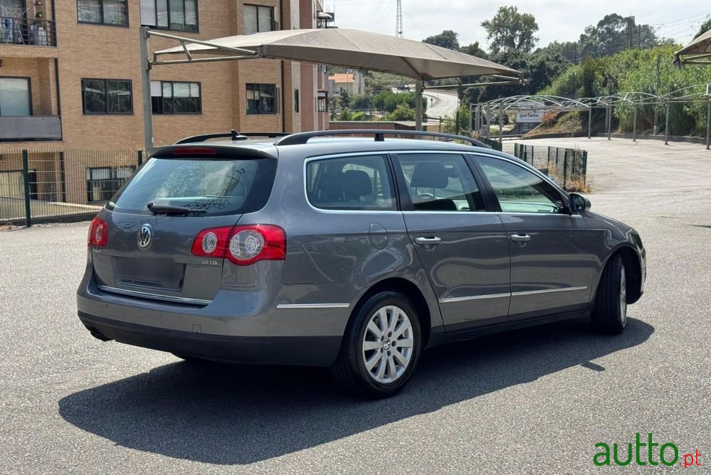 2007' Volkswagen Passat Variant photo #4