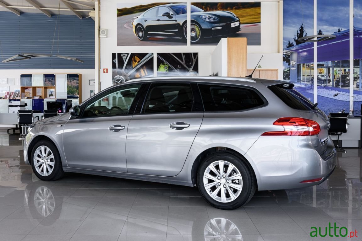 2017' Peugeot 308 Sw photo #3