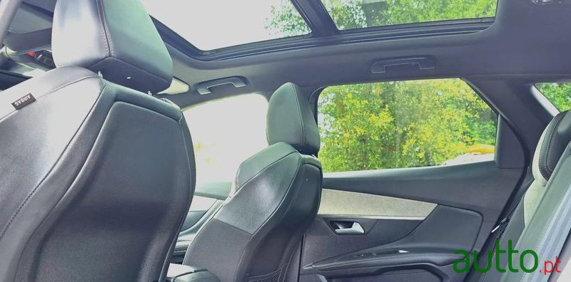 2021' Peugeot 3008 photo #6