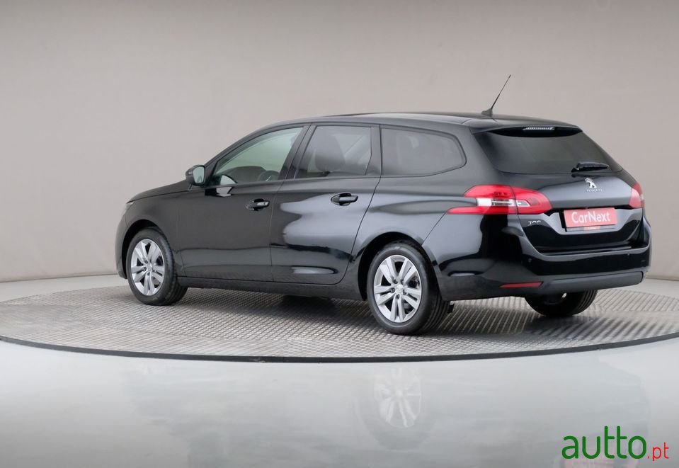 2017' Peugeot 308 Sw photo #2
