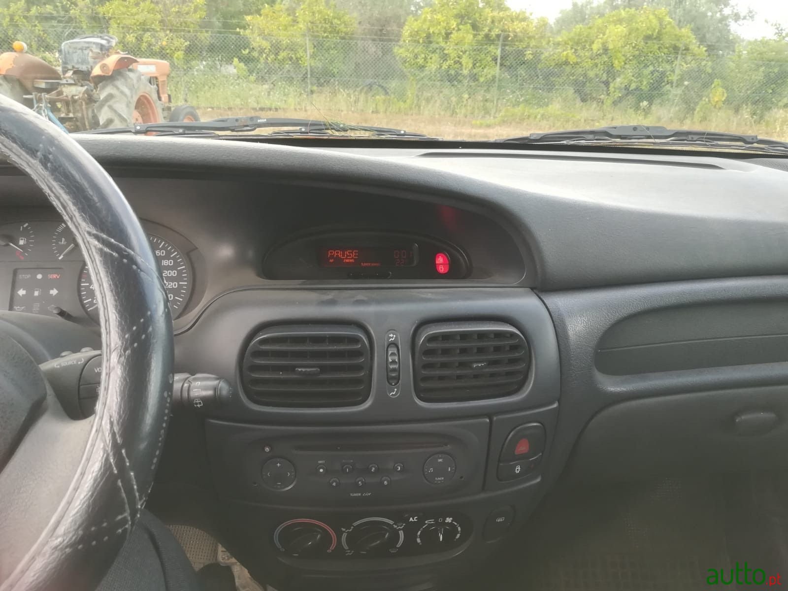 2002' Renault Megane photo #4