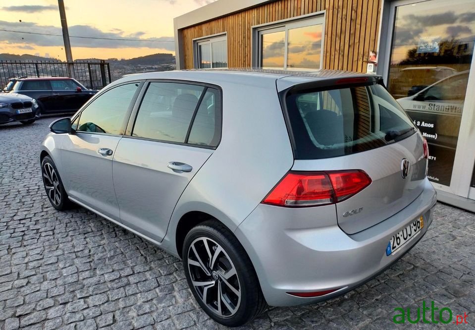 2014' Volkswagen Golf photo #3