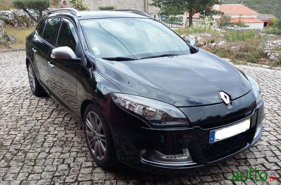 2011' Renault Megane Sport Tourer photo #4