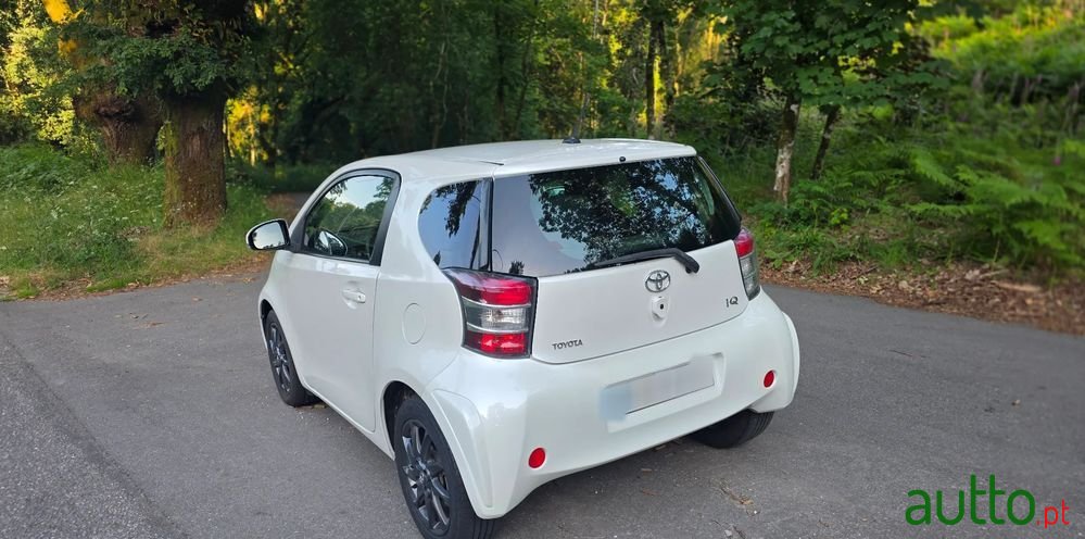 2009' Toyota iQ 1.4 D-4D photo #4