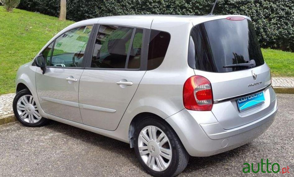 2010' Renault Grand Modus photo #2