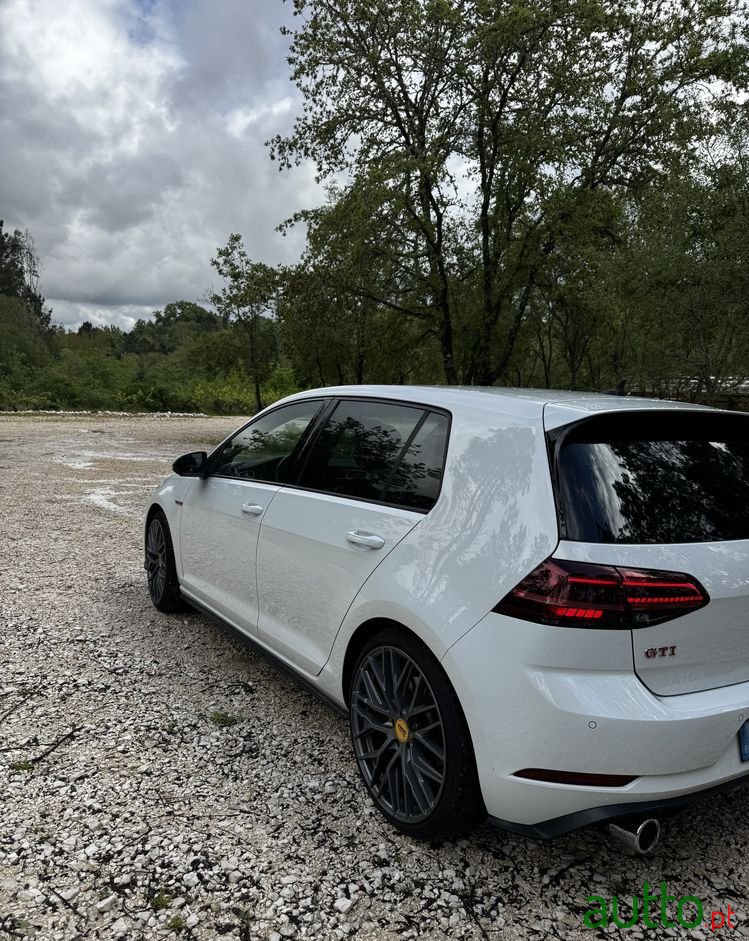 2018' Volkswagen Golf photo #5