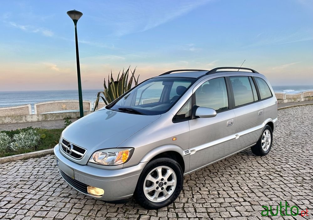 2004' Opel Zafira photo #2