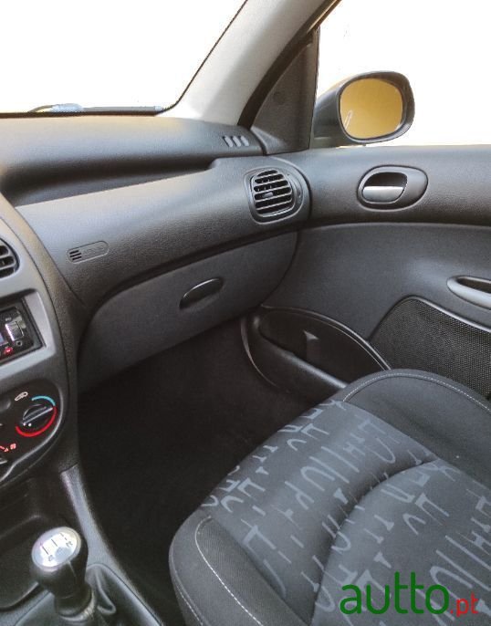 2003' Peugeot 206 photo #2