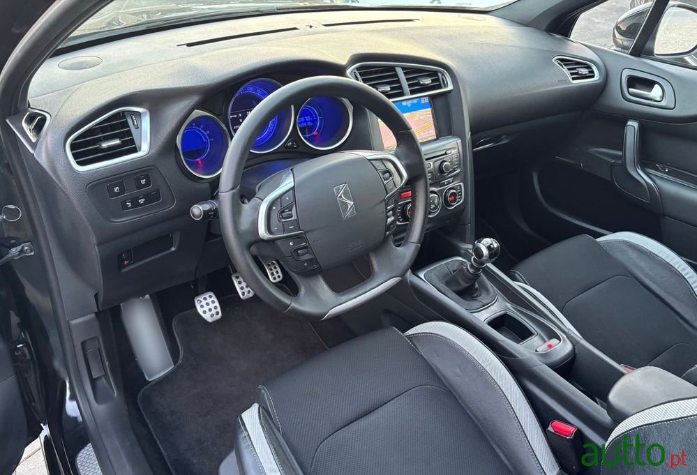 2012' Citroen DS4 1.6 E-Hdi So Chic photo #2