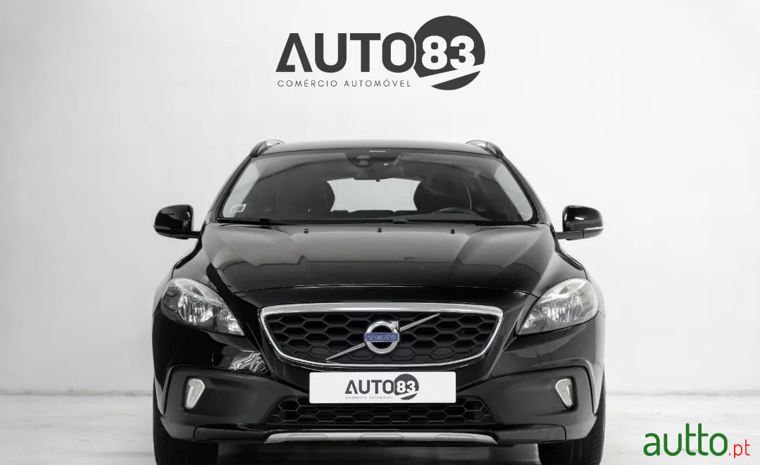 2013' Volvo V40 Cross Country photo #2