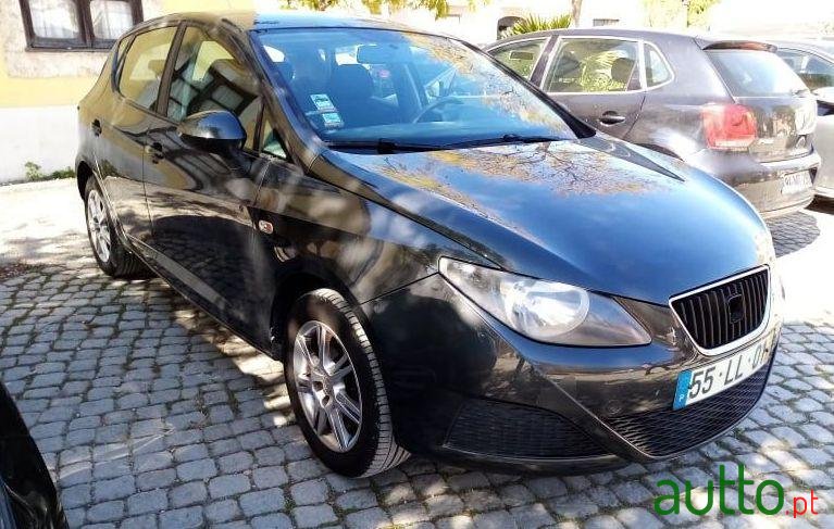 2011' SEAT Ibiza photo #2