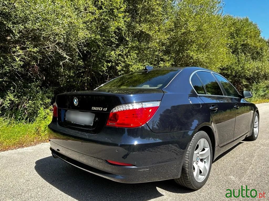 2009' BMW 520 photo #6