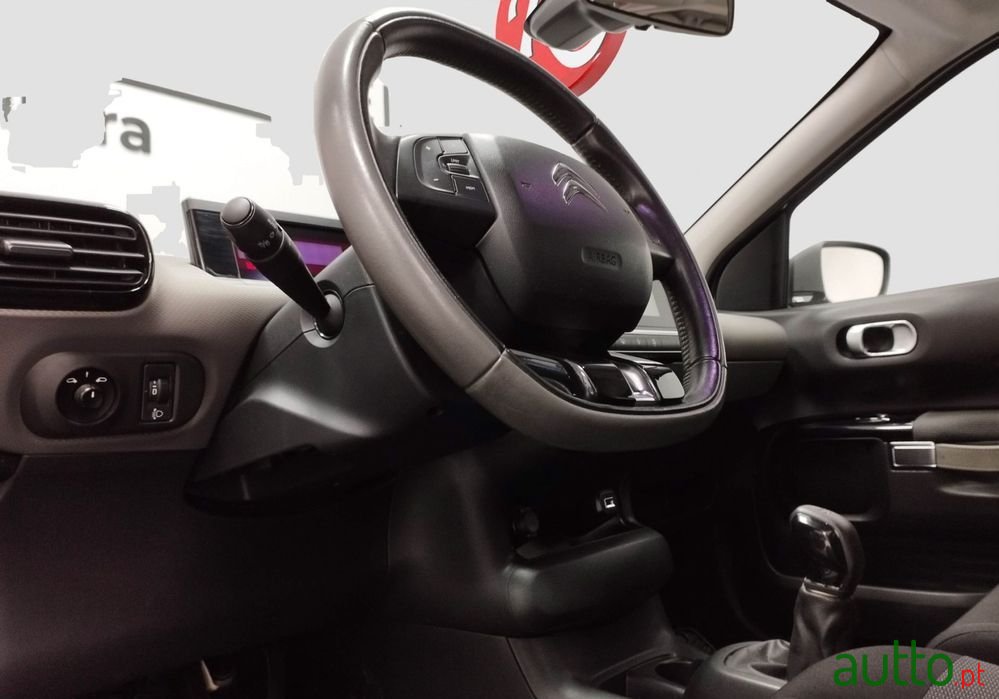 2018' Citroen C4 Cactus 1.2 Puretech Shine photo #6