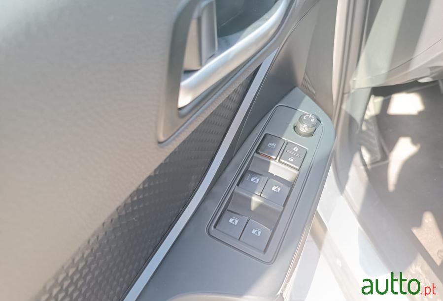 2019' Toyota C-HR photo #6