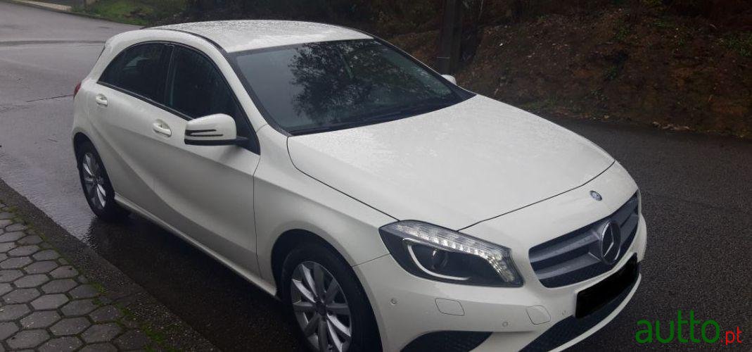 2015' Mercedes-Benz A-180 Revisões Na Marca photo #2