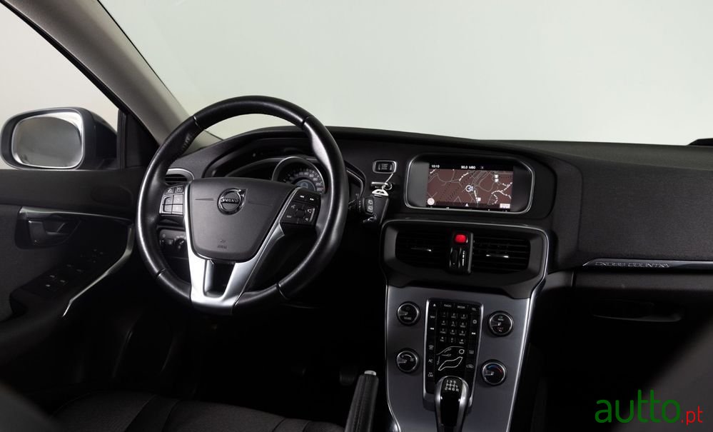 2017' Volvo V40 Cross Country 2.0 D2 Plus photo #5