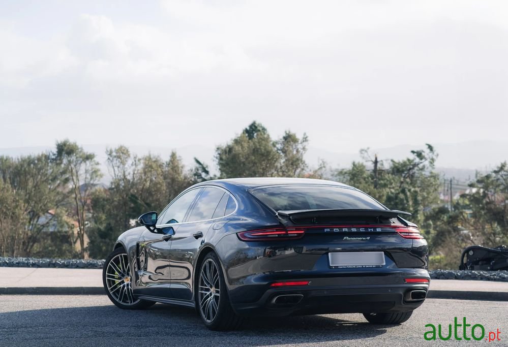 2018' Porsche Panamera 4 E-Hybrid photo #5