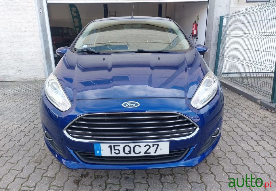 2015' Ford Fiesta photo #2
