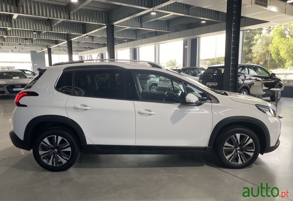 2019' Peugeot 2008 photo #5