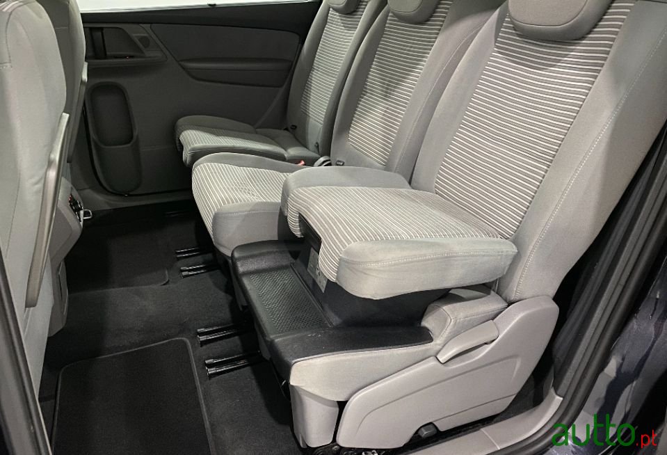 2010' SEAT Alhambra photo #5