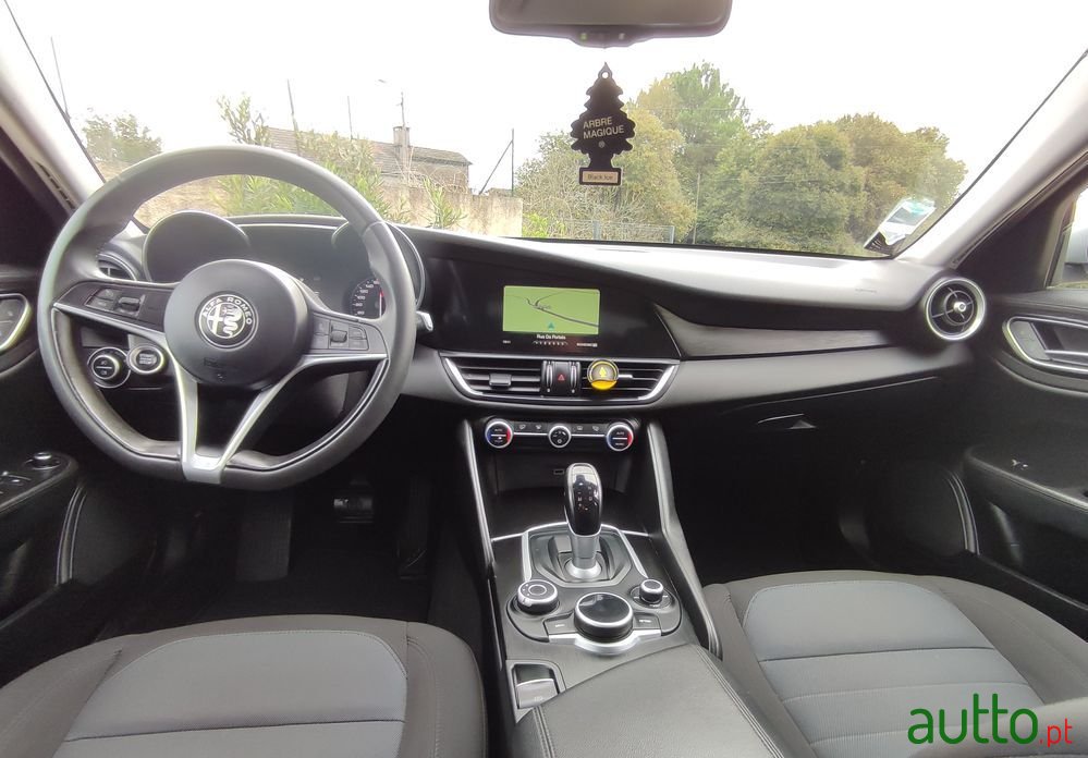 2016' Alfa Romeo Giulia photo #6