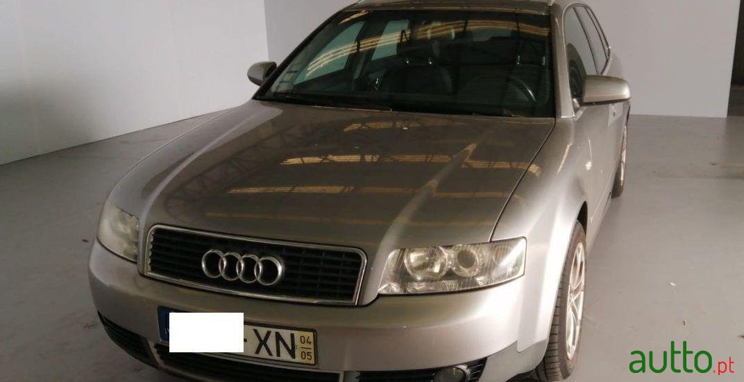 2004' Audi A4 Avant photo #1