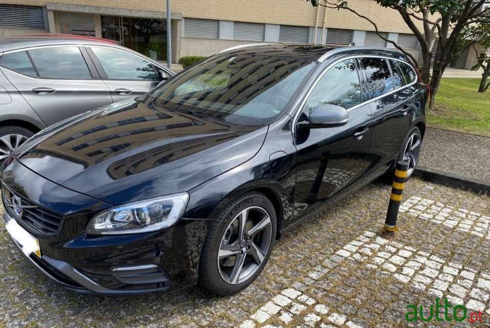 2014' Volvo V60 D6 R-Design photo #4